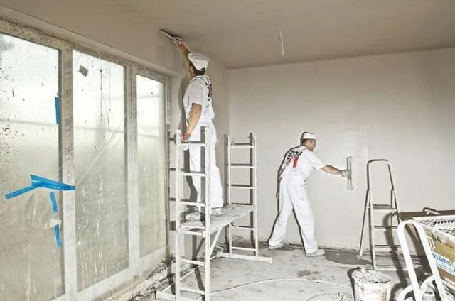 Tynki maszynowe czy potrzebna gładź – co wybrać dla idealnych ścian?