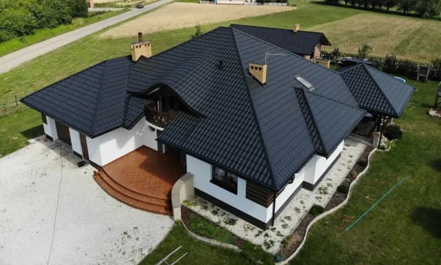 Blachodachówka czy dachówka ceramiczna: co wybrać w niższej cenie? Blachodachówka czy dachówka ceramiczna: co wybrać w niższej cenie?