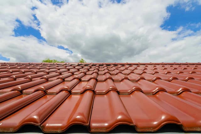 Ile kosztuje dachówka ceramiczna? Zaskakujące fakty o cenach i typach Ile kosztuje dachówka ceramiczna? Zaskakujące fakty o cenach i typach